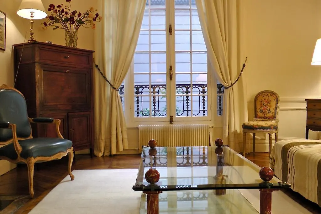 Living In - Palais Bourbon