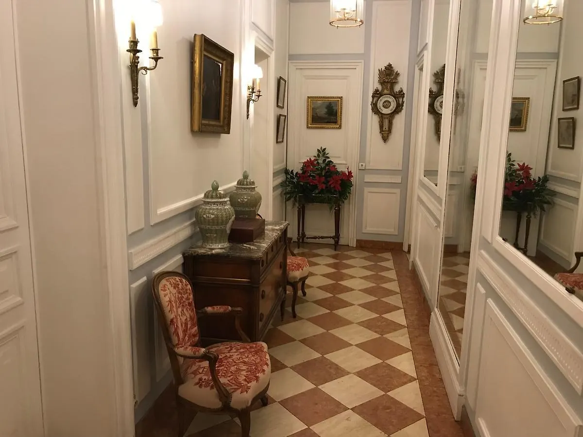 Apartment Living In - Palais Bourbon